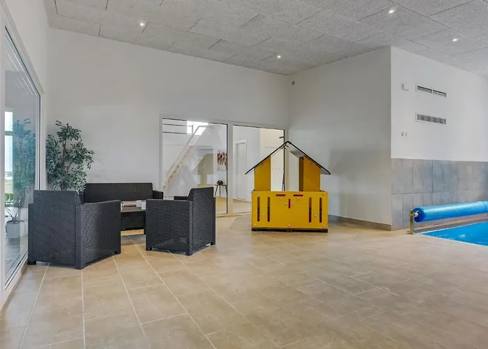 Vakantiehuis 12 Bedroom In *